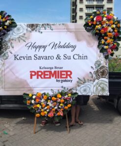 Ingin Beli Karangan Bunga Papan Pernikahan/Wedding Surabaya Terbaik?