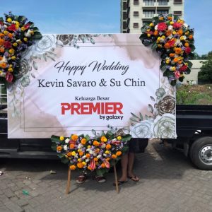 Ingin Beli Karangan Bunga Papan Pernikahan/Wedding Surabaya Terbaik?